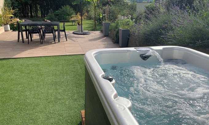 Genebrieres Haus | Logis Groly: 6-person gîte with spa in the countryside near Montauban