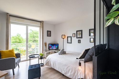 Chatellerault Wohnung | Logis Verde à 5 min de l'autoroute A10, balcon & parking privé