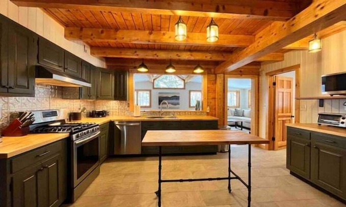 Maplecrest Kabine | Logtastic cabin in Windham with Hot Tub