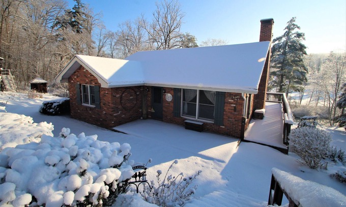 Friedens Hütte | Lois Lane Streamside Cottage mit altem Schwimmloch