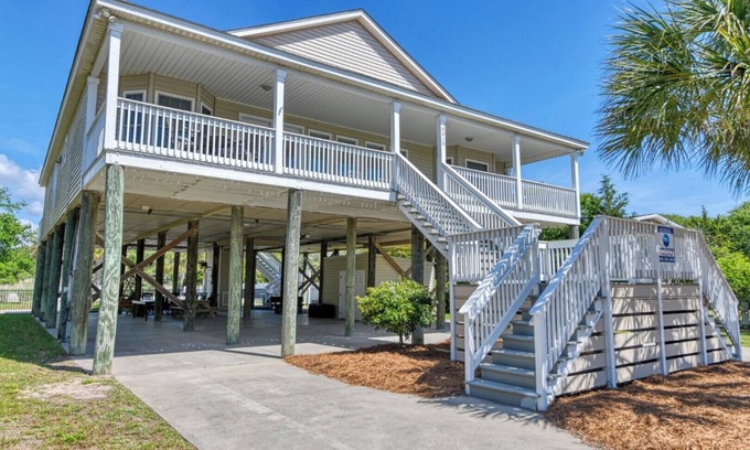 Long Bay Estates Haus | Lollipops Beach House - Four Bedroom, Three Bath, Private Pool in Long Bay