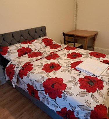 Loxford Haus | London Ilford town house