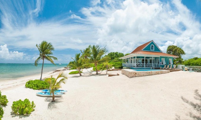 East End Haus | Lone Palm by Grand Cayman Villas