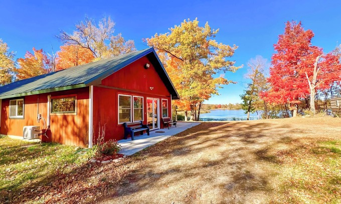 Parkers Prairie Kabine | 'Long Lake Lodge' w/Watercrafts & Fire Pits