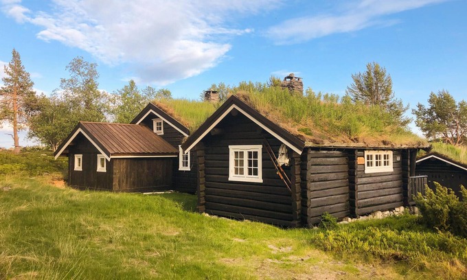 Sel Haus | Look forward to a wonderful time out in the rustic vacation home with sauna.