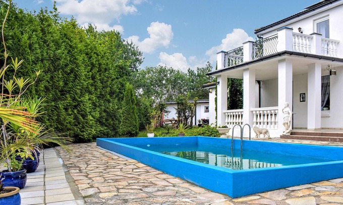 Ustka Haus | Look forward to a wonderful family vacation in this spacious vacation home with shared outdoor pool