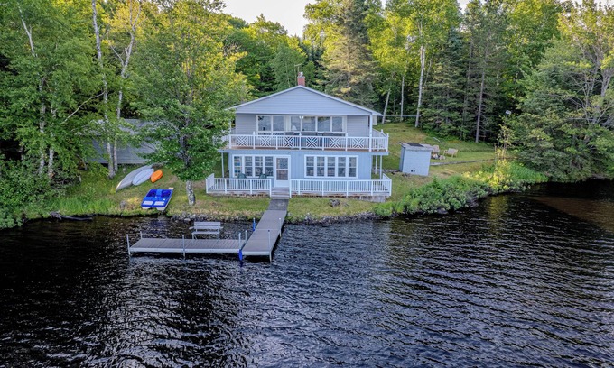 Michigamme Haus | Loon's Cove: Just listed! A Peaceful Autumn Lakeside Retreat