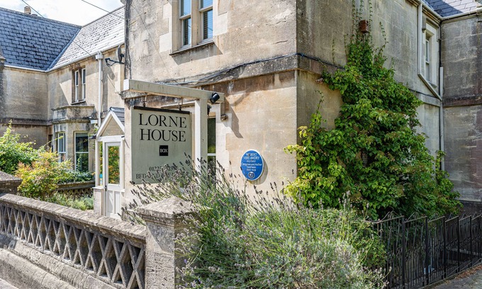 Box Bed & Breakfast | Lorne House