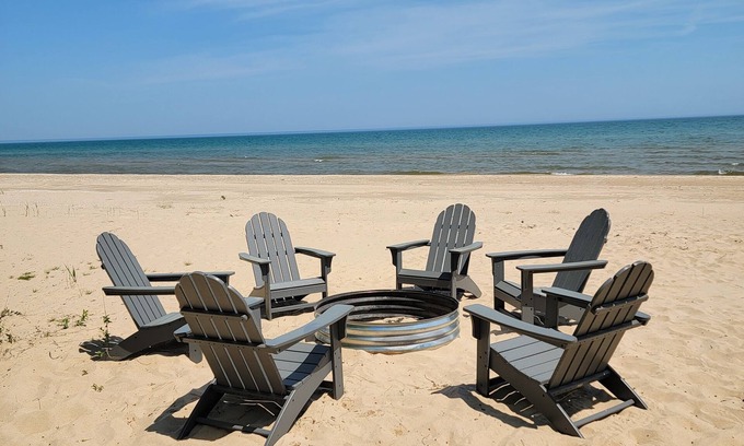 Oscoda Resort | Lovango Hideaway Beach Resort-4 cottages on Lake Huron