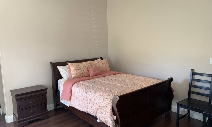 Ludlam Wohnung | Lovely 1-bedroom Studio with hot tub