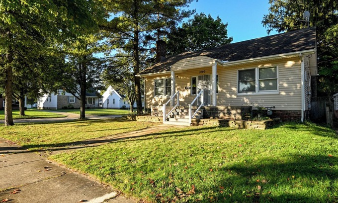 Lyndhurst Haus | Lovely 2-bedroom house in Cleveland w ac