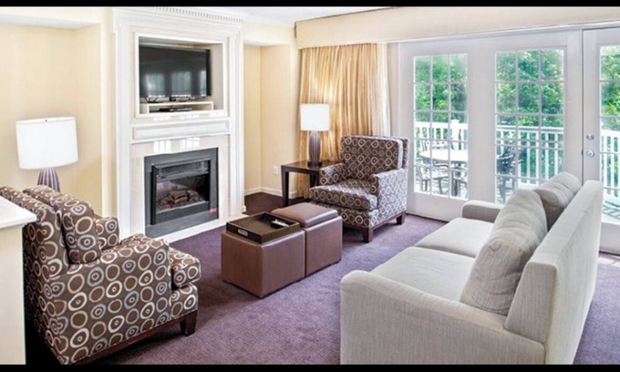 Berkeley Resort | Lovely 2 Bedroom Suite @ Greeinsprings Vacation Resort