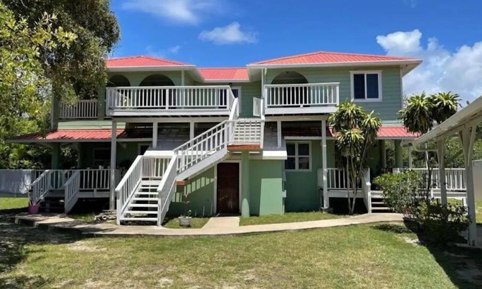Placencia Wohnung | Lovely 2 bedroom unit, lagoon side with beach view