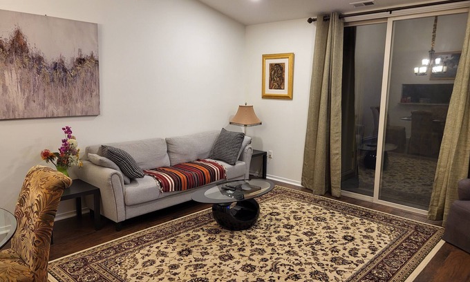 Auburn Hills Eigentumswohnung | Lovely 2nd level 2 bed 2 baths condo