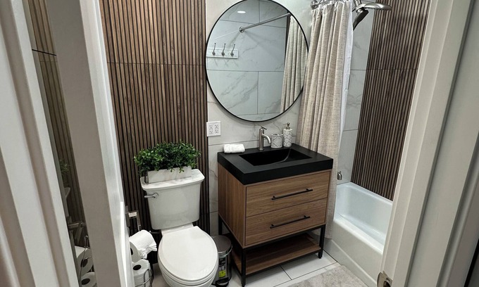 Villa Park Haus | Lovely 3-bedroom house in Villa Park with WiFi and AC