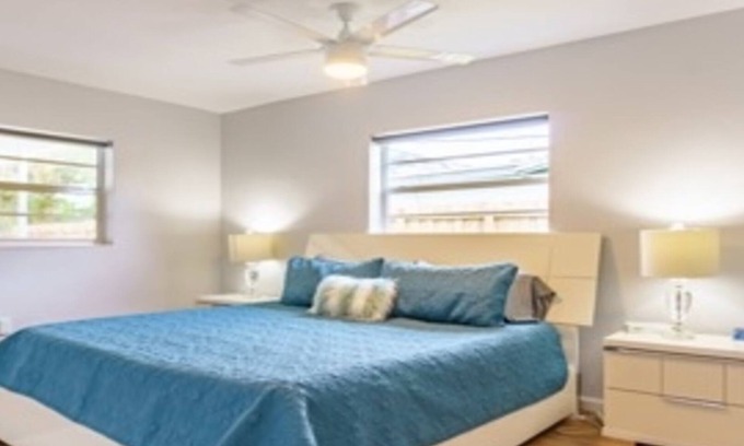 Boulevard Heights Villa | Schönes 4br neu erneuertes Poolhaus