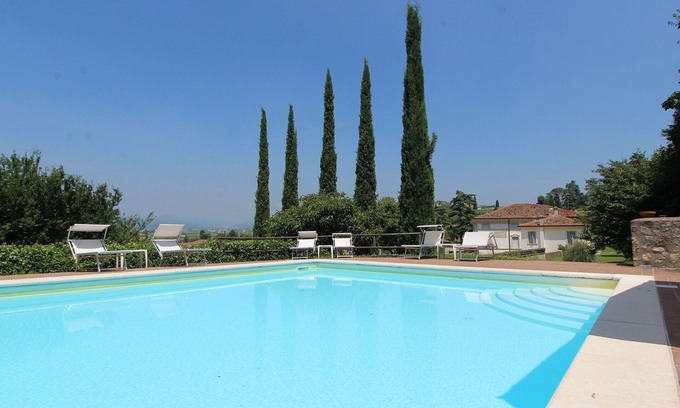 Colognola ai Colli Wohnung | Angenehme Wohnung für 8 Leute mit Klimaanlage, Pool, W-LAN, TV und Parkplatz, bei Verona