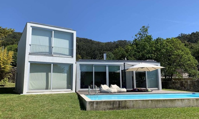 Vilarelho Villa | Lovely Caminha Villa | 3 Bedrooms | Villa Lilac | Private Pool & Beautiful Views | Viana do Castelo