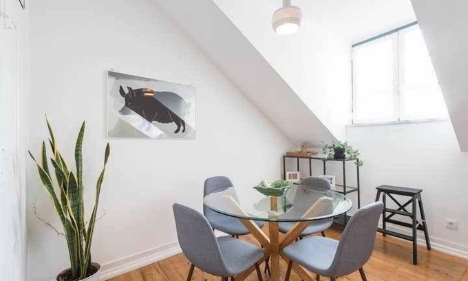 Merces Wohnung | Lovely Flat with A/C Great Location Strong Wi-Fi