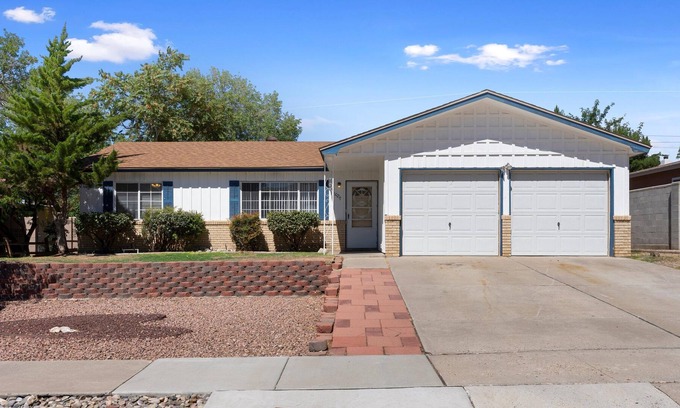 Raynolds Addition Haus | Lovely Home in Albuquerque's Northeast Heights