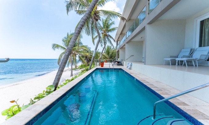Bodden Town Eigentumswohnung | Lovely Ocean Front Sea Palm Villa #2