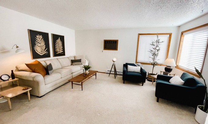 Bismarck Eigentumswohnung | Lovely, Quiet Downtown Bismarck Condo