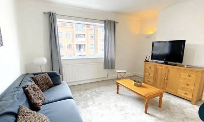 Garston Wohnung | Lovely refurbished 4 bed property, with outside terrace