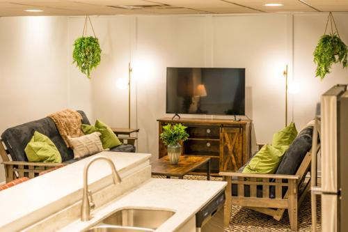 Conneaut Lakeshore Bed & Breakfast | Lovely, Two Bedroom Apartment with tons of space