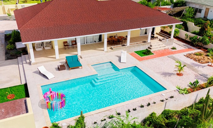 Sero Colorado Haus | Lovely Villa at Baby Beach Aruba, 2 mins to Beach, Big Pool, perfect for family