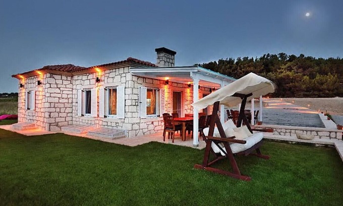 Bozcaada Haus | Lovely Villa with Backyard in Bozcaada near Beach