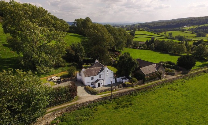 Crosthwaite Hütte | LOW CARTMELL FOLD, pet friendly, character holiday cottage in Kendal