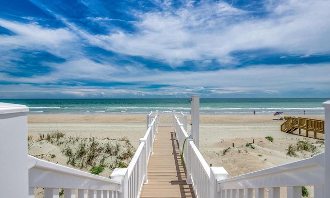 Long Bay Estates Wohnung | Low Tide Too-Stunning Oceanfront Home