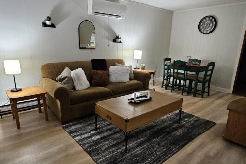 Ludlow Haus | Lower A-Frame Escape