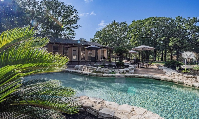 Luling Sonstige | Luling Ranch-Pool-Pool Table-FoosBall-Sleeps 25!