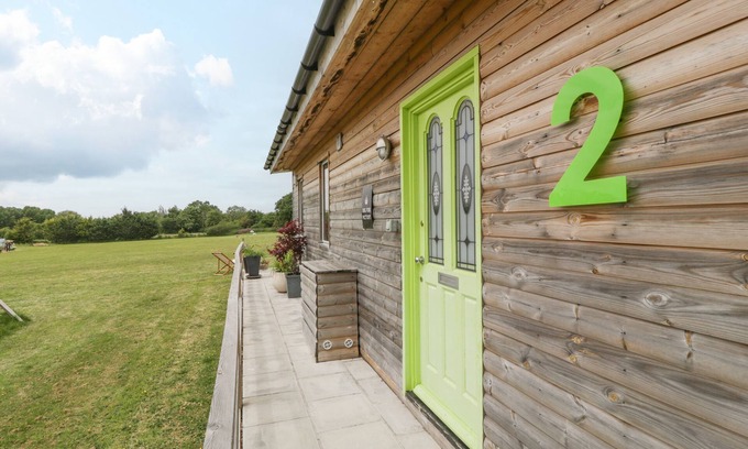 Congresbury Hütte | LULU LOGS, pet friendly, character holiday cottage in Congresbury