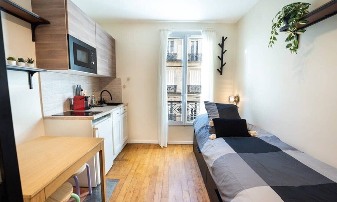 17th Arrondissement Wohnung | Lumineux et Neuf. Appartement Pour 2 Personnes Opéra/montmatre