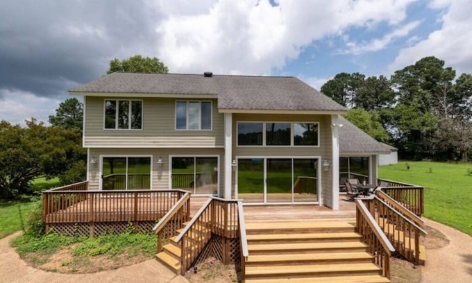 Ware Haus | Luster's Retreat