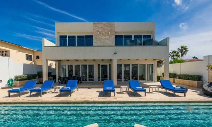 Opal Haus | LUX 2BR Pool 5mins Beach | Villa Ocean by Bocobay