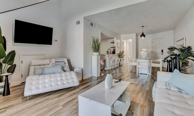 Vilano Beach Haus | Lux Beach Cabana - Close to Beach & Restaurants