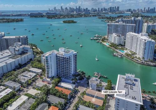 West Avenue Haus | Lux Designer Apt 2BR and 2BA in the Heart of MIA Beach