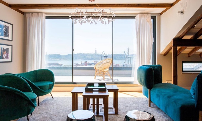 Lisbon Old Town Wohnung | LUX LAPA Designer Penthouse
