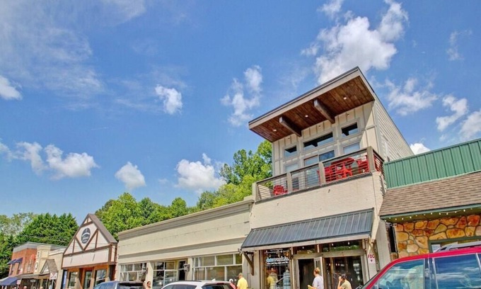 Blue Ridge Eigentumswohnung | Luxurious loft escape at Down Town Blue Ridge! Walk to everything! No driving!