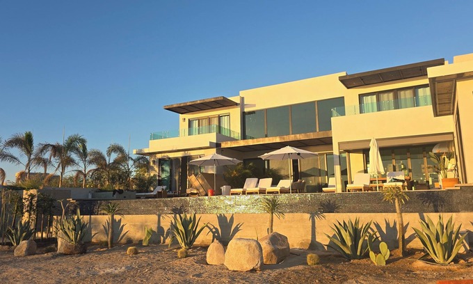 El Sargento Haus | Lux New Home Pickleball, LapPool, Jacuzzi, Sauna, Cold Plunge. 1/2M Beach-Trail