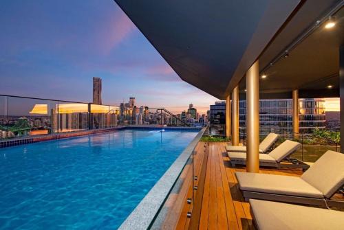 Fortitude Valley Wohnung | Luxe 3BR Apt with City Views, Car Park and Rooftop Pool