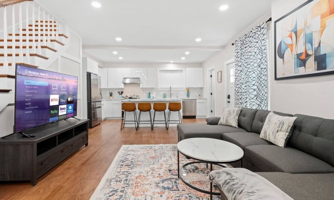 Lower Allston Wohnung | Luxe 3BR | Free Parking | Harvard/BU | ROKU TV