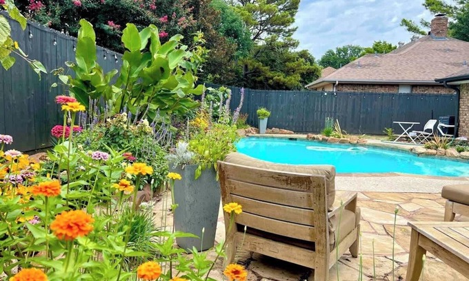 Grapevine Haus | Luxe 4BR w/ Heated Pool + Hot Tub | Walk to Lake