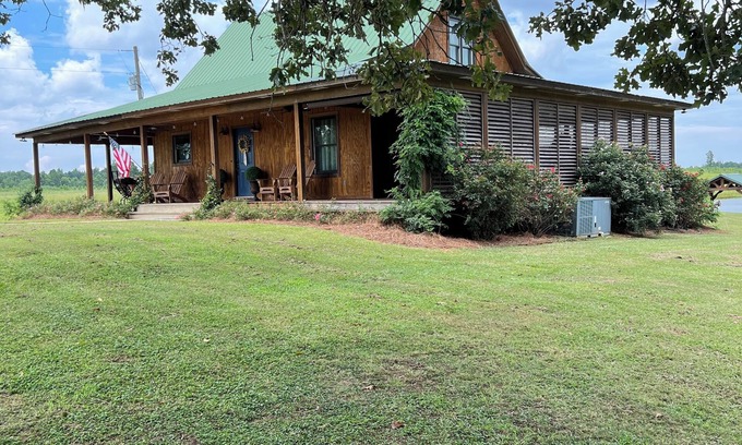 Philadelphia Kabine | Luxe cabin minutes away from Marty Stuart's Congress of Country Music