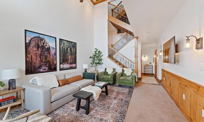 Midway Eigentumswohnung | Luxe Chalet - Sleeps 15