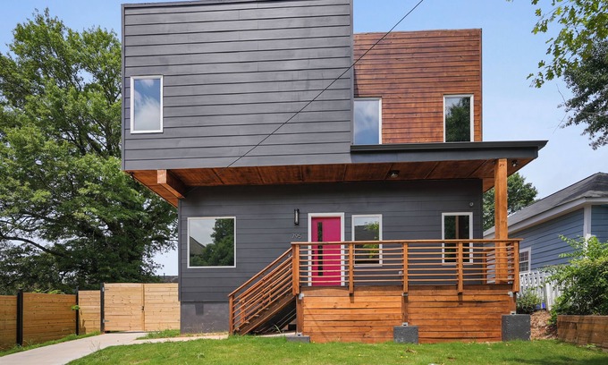 Summerhill Haus | Luxe City Oasis in the Heart of Downtown