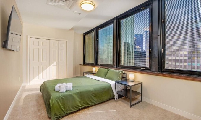 Downtown Pittsburgh Wohnung | Luxe City Views | Premium Location 8th Floor | 24/7 Gym Terrace Roku